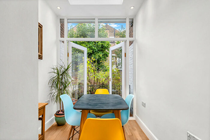 1 Bedroom Apartment To Rent In Gunter Grove, Chelsea, SW10