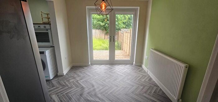 3 Bedroom Semi-Detached House To Rent In Tower Lane, Leeds, West Yorkshire, LS12