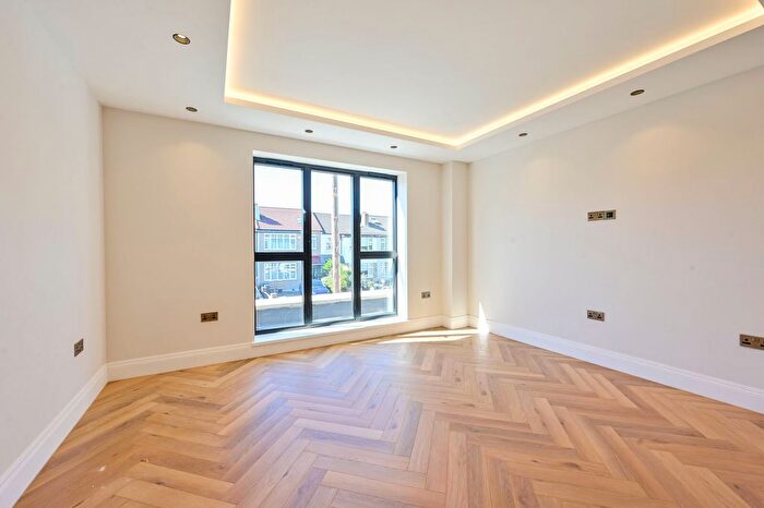 2 Bedroom Flat To Rent In Hazlewood Avenue, Morden, SM4