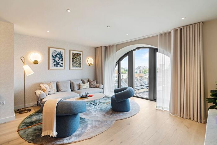 3 Bedroom Flat For Sale In Waverly Square, Chelsea, SW10