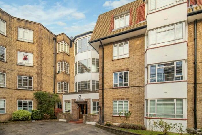 3 Bedroom Flat To Rent In Woodside, London, SW19
