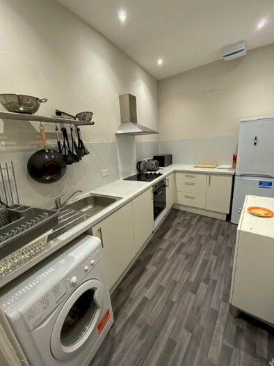 4 Bedroom Flat To Rent In Leven Street, Bruntsfield, Edinburgh, EH3