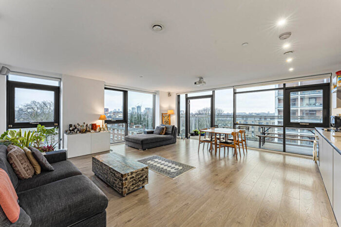 2 Bedroom Apartment For Sale In Beechwood Road, London, E8