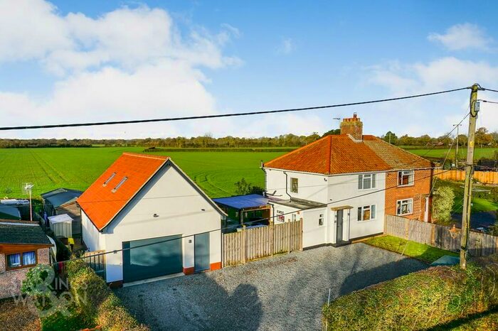 3 Bedroom Semi-Detached House For Sale In Norwich Road, Denton, Harleston, IP20