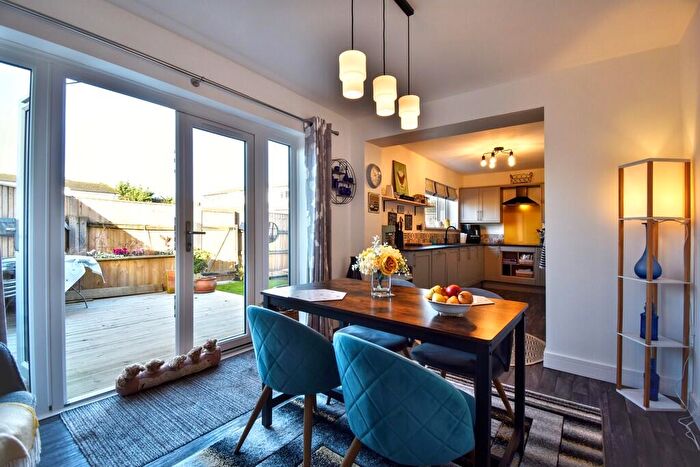 3 Bedroom Link Detached House For Sale In Hawker Drive, Louth, LN11