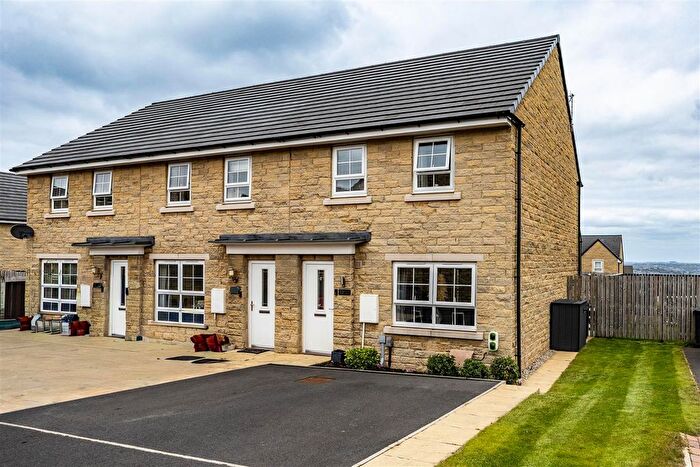 3 Bedroom End Of Terrace House For Sale In Westminster Avenue, Clayton, Bradford, BD14