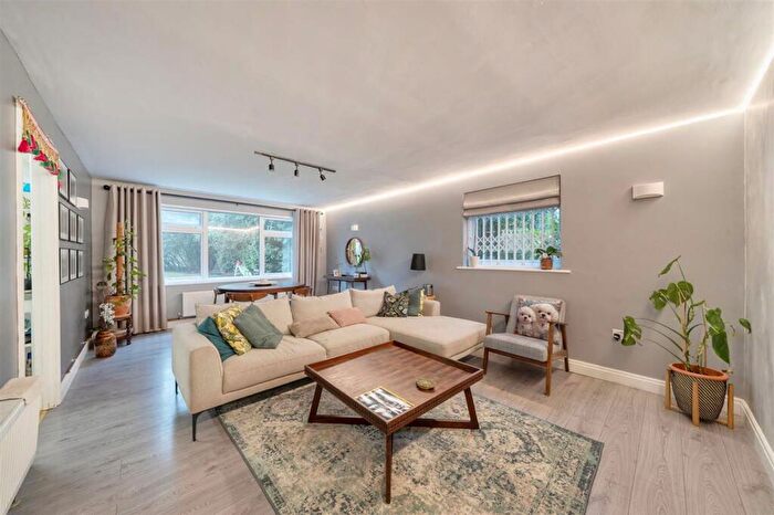 2 Bedroom Flat For Sale In Rutland Place, The Rutts, Bushey Heath, WD23