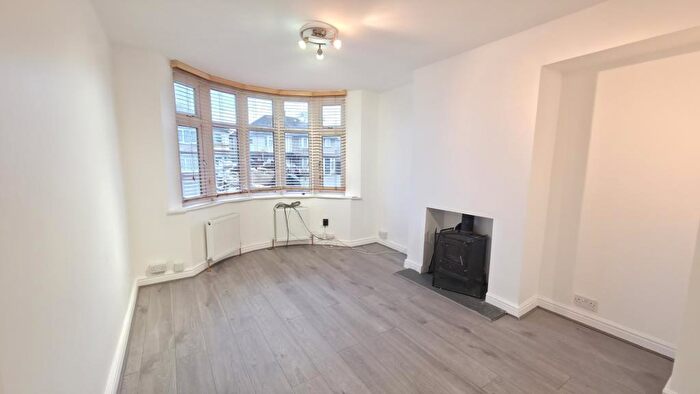 3 Bedroom Semi-Detached House To Rent In Elgin Drive, Swindon, SN2