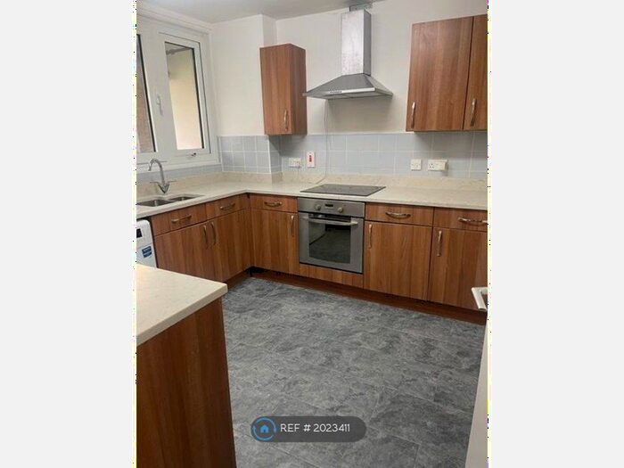 3 Bedroom Flat To Rent In Lewisham Hill, London, SE13