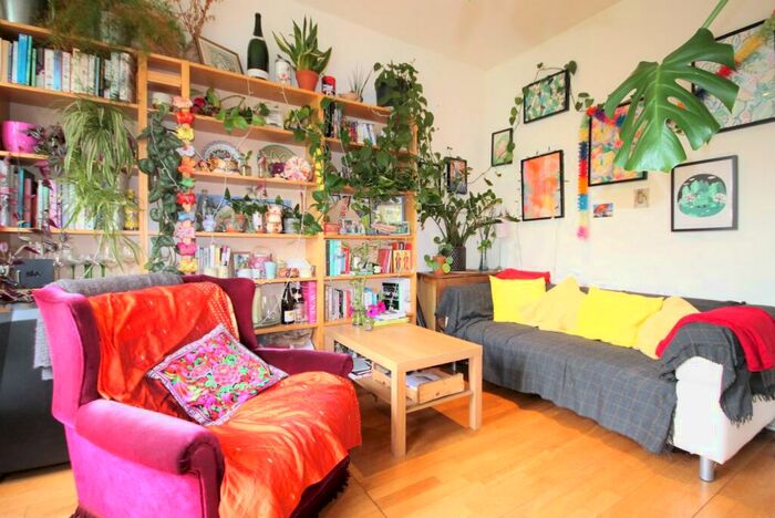 2 Bedroom Flat To Rent In Hartham Road, Islington, N7