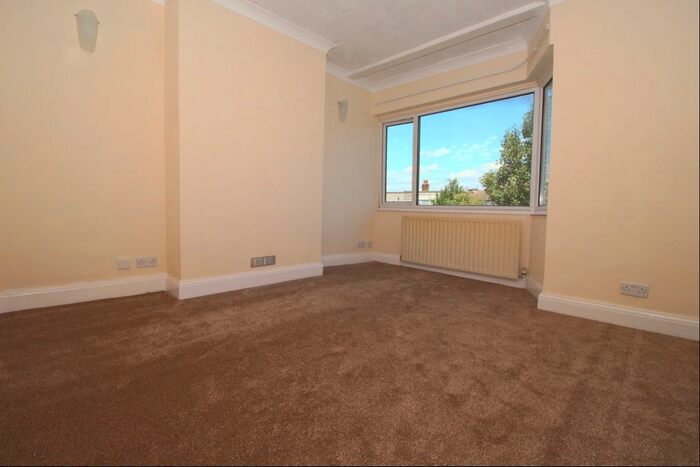 2 Bedroom Flat To Rent In Shirley Close, Dartford DA1
