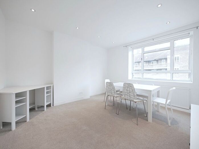 2 Bedroom Flat To Rent In Hudson Close, White City, W12