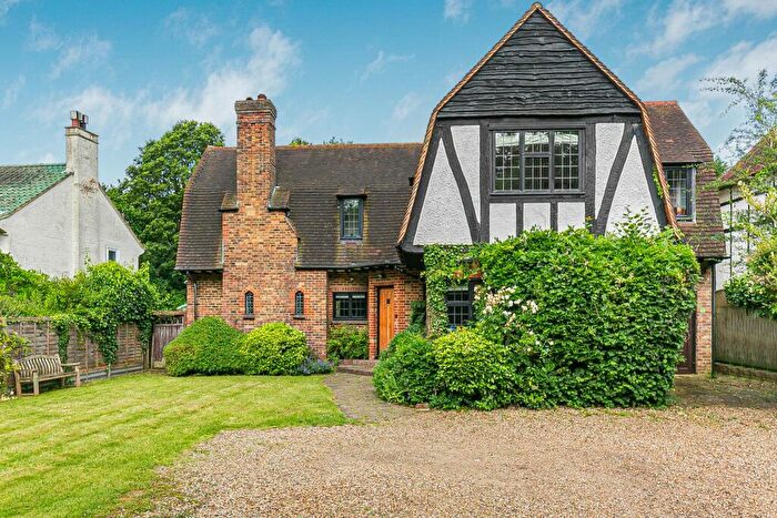 5 Bedroom Detached House For Sale In Kentish Lane, Brookmans Park, AL9