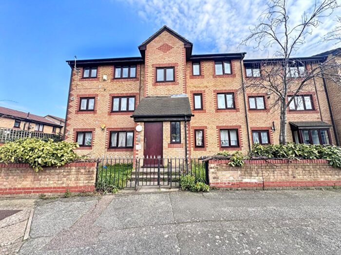 1 Bedroom Flat To Rent In Francis Street, Stratford, E15