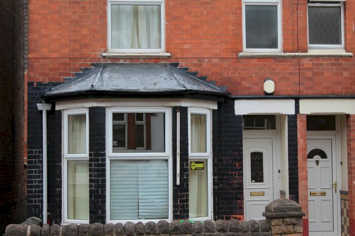 6 Bedroom Terraced House To Rent In Balfour Road, Nottingham, NG7