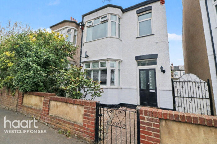 3 Bedroom Semi Detached House For Sale In Hildaville Drive, Westcliff-On-Sea, SS0