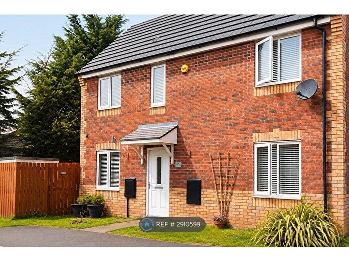 3 Bedroom Semi-Detached House To Rent In Hillside Avenue, Liverpool, L36