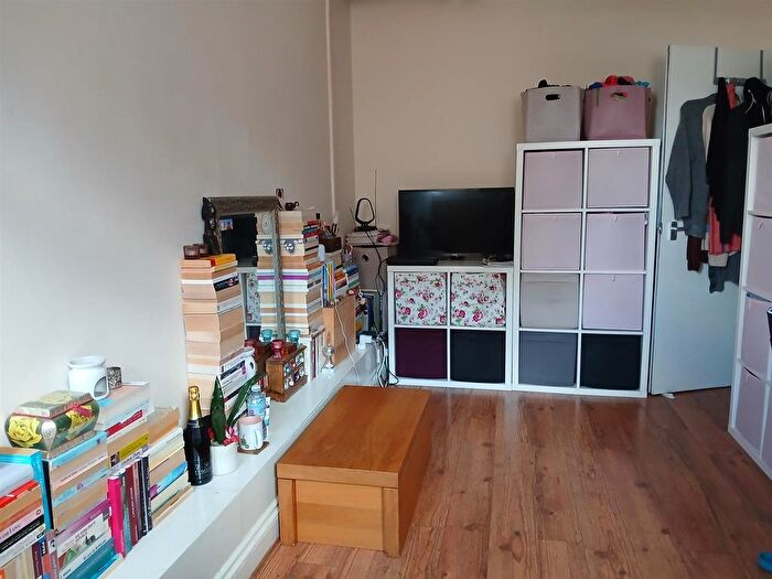 Studio To Rent In Streatham Hill, London, SW2