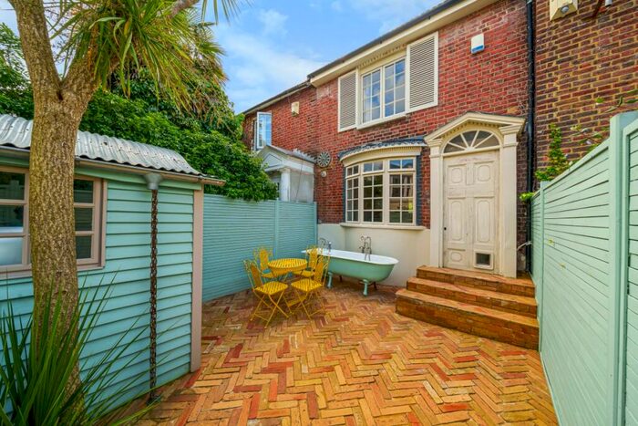 2 Bedroom Cottage To Rent In Crown Gardens Brighton, BN1