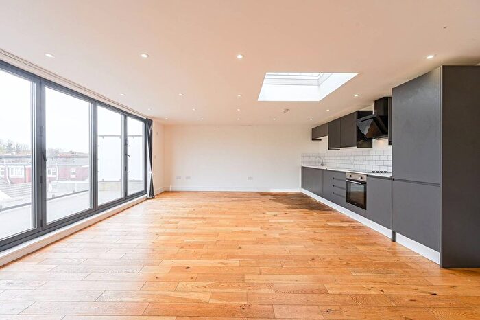 3 Bedroom Flat To Rent In High Street, Orpington, BR6