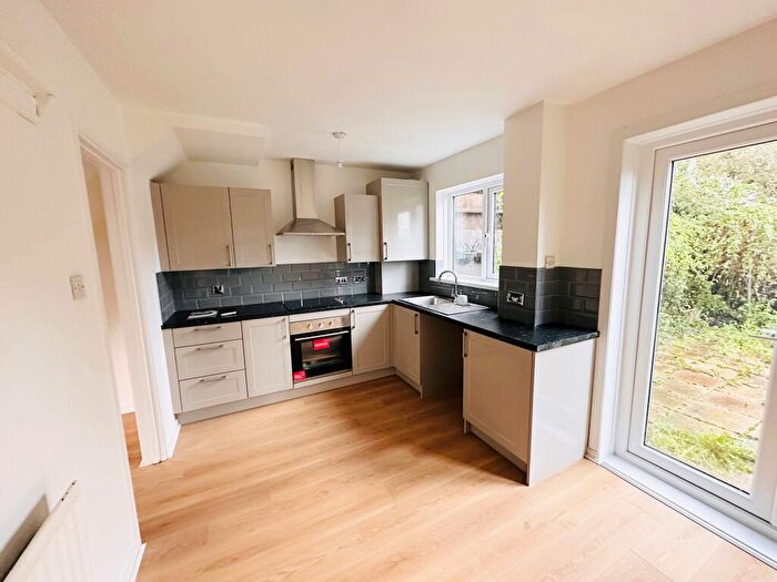 3 Bedroom House To Rent In Ffynnon Wen, Clydach, Swansea, SA6