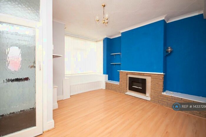 2 Bedroom Terraced House To Rent In Cromwell Road, Salford, M6