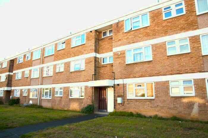 3 Bedroom Apartment To Rent In Eden Close, Slough, SL3