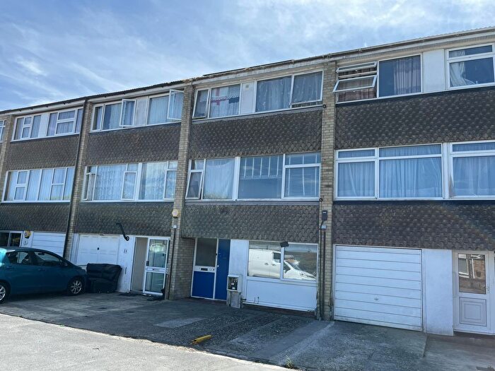 3 Bedroom Property For Sale In Combe Road, Tilehurst, Reading, Berkshire, RG30