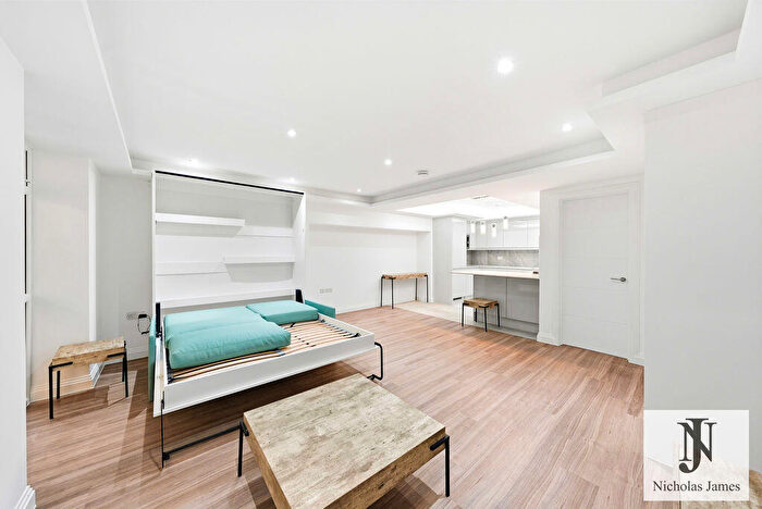 Flat To Rent In Ferntower Road, Highbury, London, N5