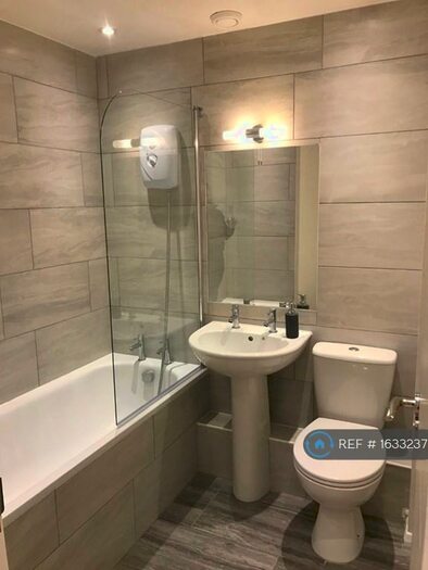 1 Bedroom Flat To Rent In Chipstead Close, Sutton, SM2