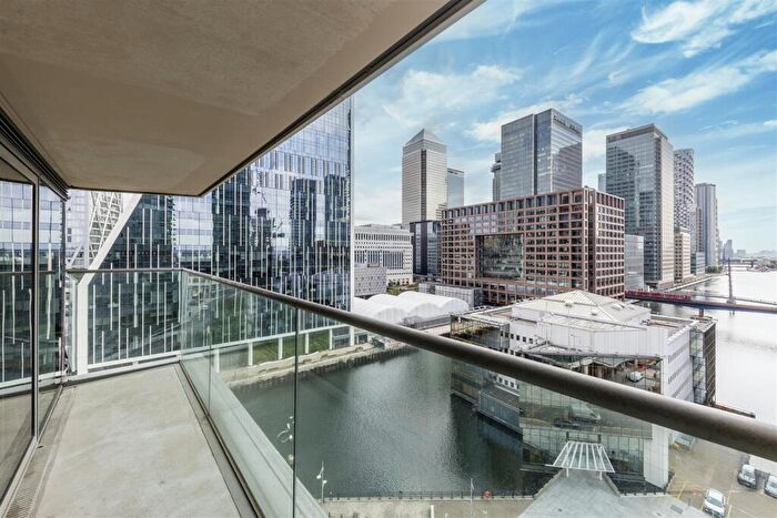 2 Bedroom Flat To Rent In Landmark West Tower, Marsh Wall, London, E14