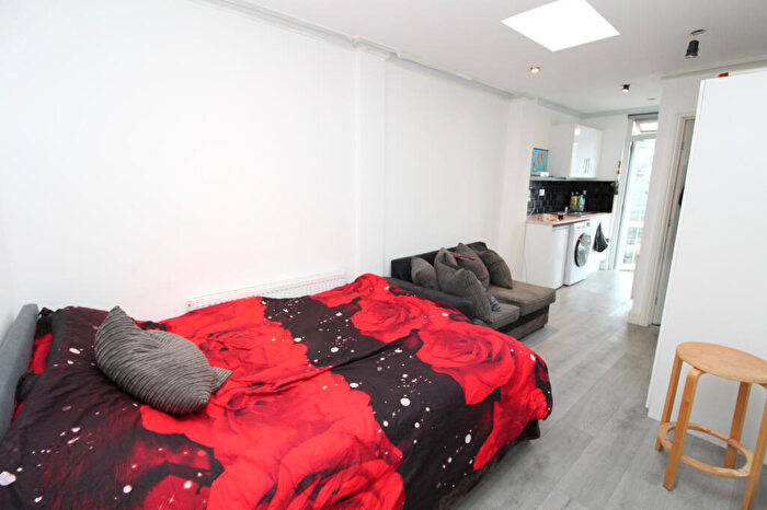 Studio To Rent In Crathie Road, London, SE12