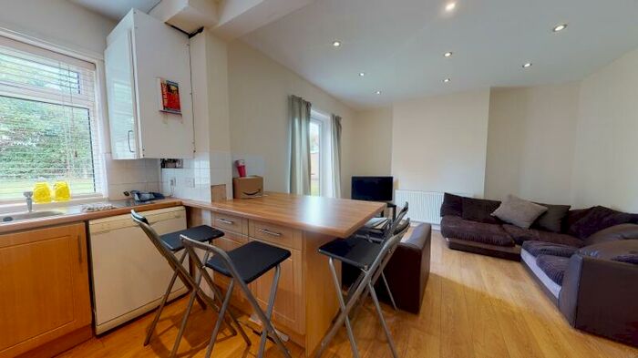5 Bedroom Semi-Detached House To Rent In Winston Mount, Headingley, Leeds, LS6