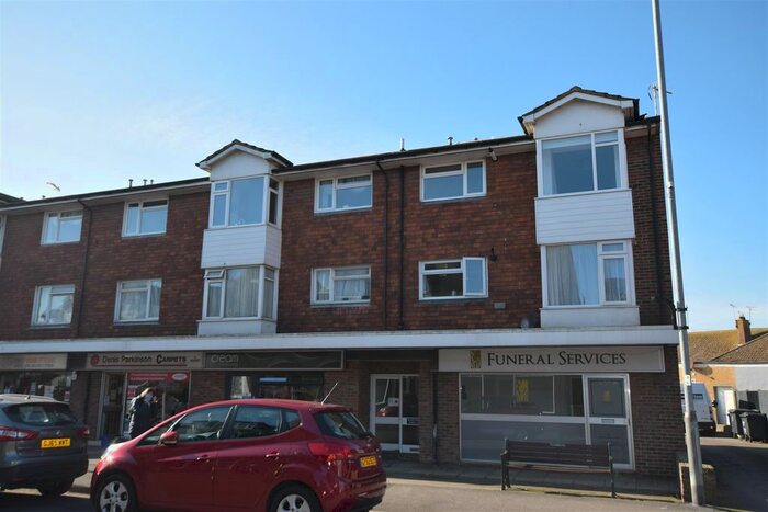2 Bedroom Flat To Rent In Cooden Sea Road, Bexhill-On-Sea, TN39