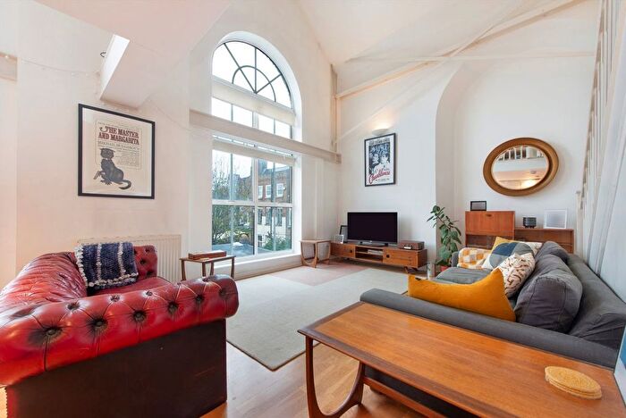 1 Bedroom Flat To Rent In Defoe Road, Islington, N16