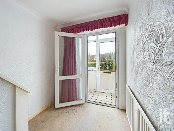 3 Bedroom Semi-Detached House For Sale In Windermere Road, High Lane, Stockport, SK6