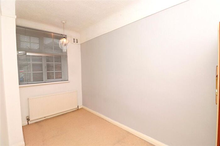 2 Bedroom Apartment For Sale In Victoria Gardens, Oxton, Wirral, CH43