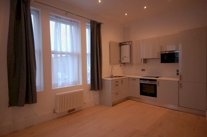 2 Bedroom Flat To Rent In Chiswick High Road, London, W4