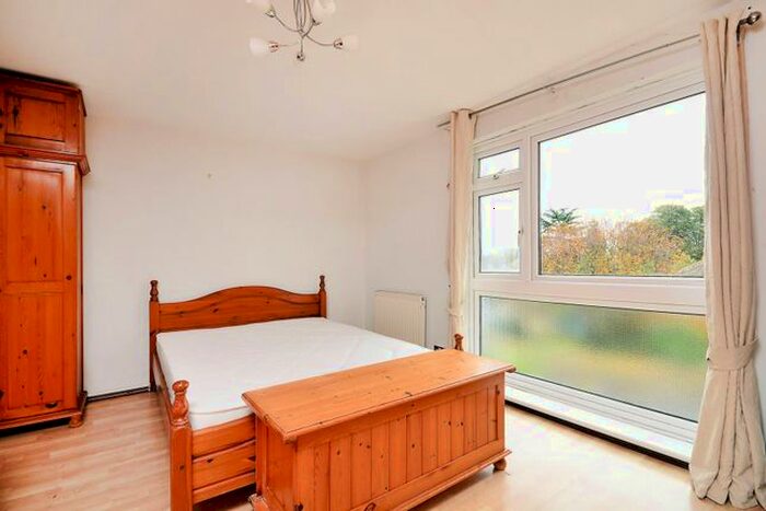 2 Bedroom Flat To Rent In Inglis Road, Ealing Common, London, W5