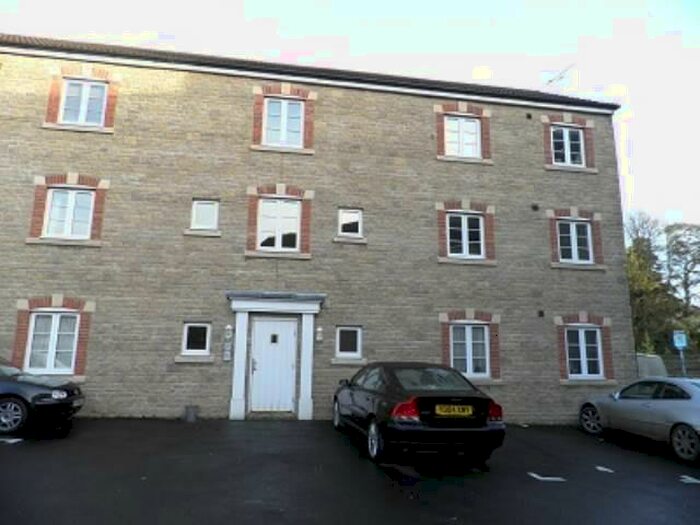 2 Bedroom Flat To Rent In Ellworthy Court, Frome, Somerset, BA11