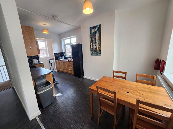 4 Bedroom Apartment To Rent In Flat, Montgomery Road, Manchester, M13