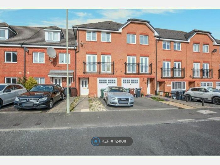 4 Bedroom End Of Terrace House To Rent In Richmond Meech Drive, Kennington, Ashford, TN24