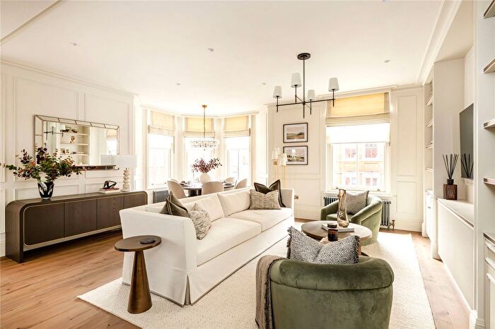 2 Bedroom Flat To Rent In Green Street, Mayfair, London, W1K