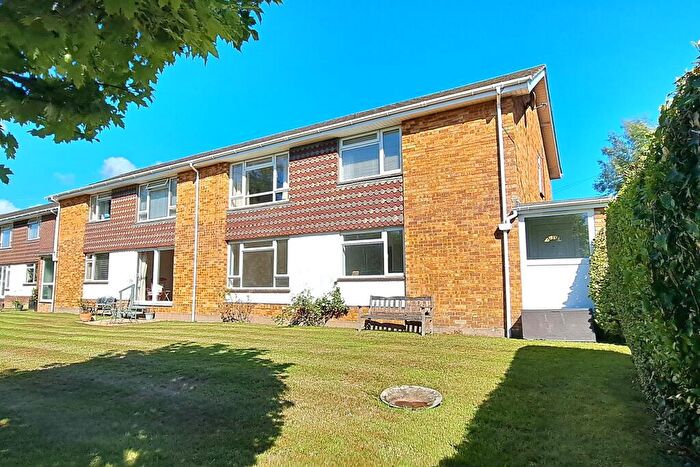2 Bedroom Flat For Sale In Aspen Place New Milton, BH25
