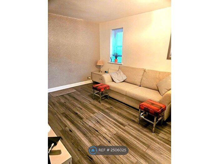 1 Bedroom Flat To Rent In Milliners Court, Loughton, IG10