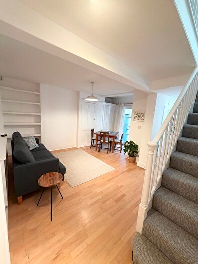 1 Bedroom Flat To Rent In Thorne Road, London, SW8