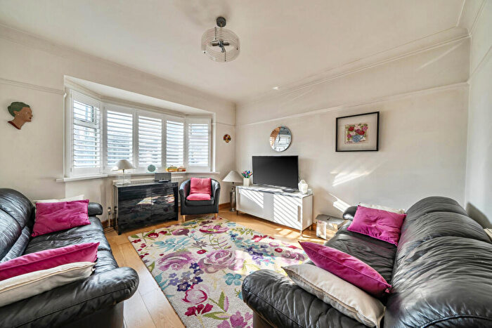 4 Bedroom Bungalow For Sale In Hilldown Road, Bromley, BR2