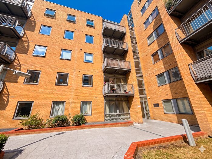 1 Bedroom Flat To Rent In Lowry House, Cassilis Road, London, E14