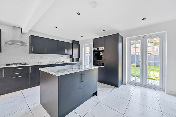 3 Bedroom Terraced House To Rent In Birch Hill, Berkshire, RG12