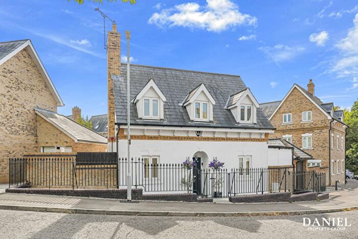 4 Bedroom Detached House For Sale In Gilbert Drive, Langdon Hills, SS16